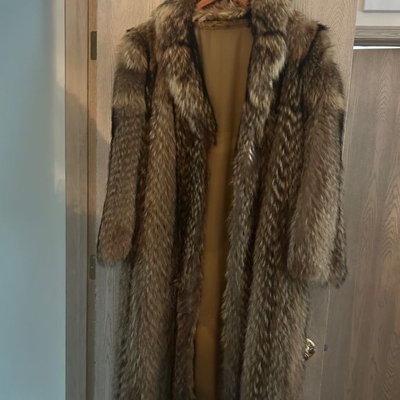 Tanuki full length fur coat - Picture 2 of 3